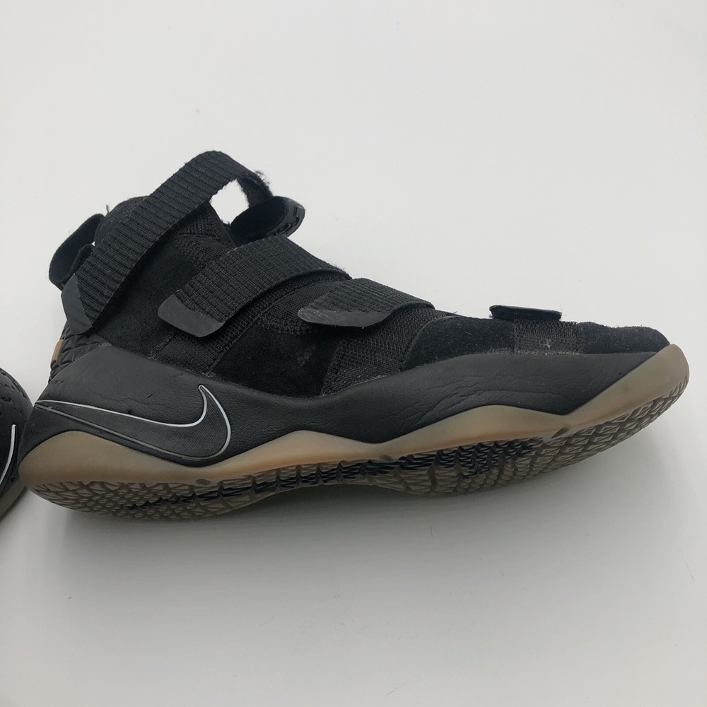 Nike LeBron Soldier Black Gum Youth‎ Size 5y Basketball Shoes Sneakers EXCELLENT - Picture 8 of 16